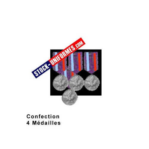 Montage de 4 Médailles ordonnance cousues sur drap noir