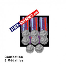 Montage 8 Médailles ordonnance cousues sur drap noir